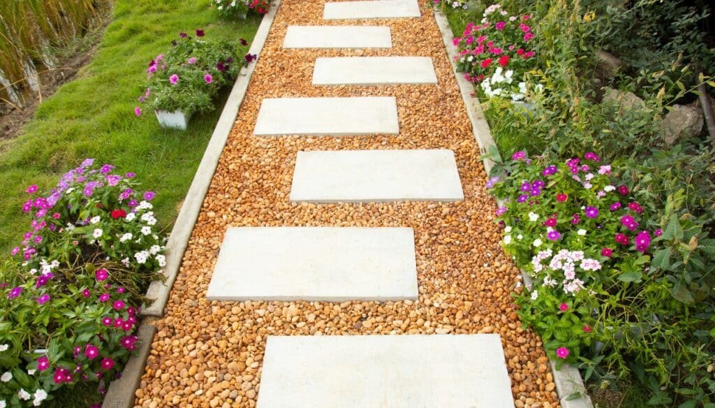 colonial lawn landscaping