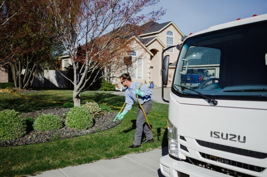 colonial lawn and garden pest control experts