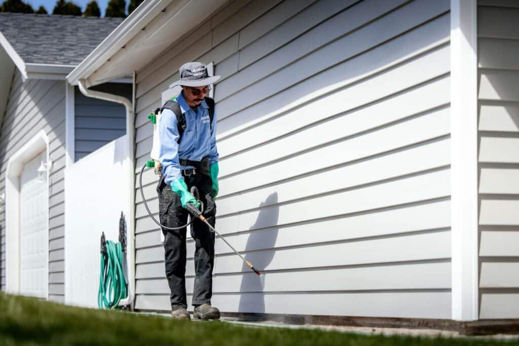 our comprehensive pest control services in Richland Colonial Lawn & Garden