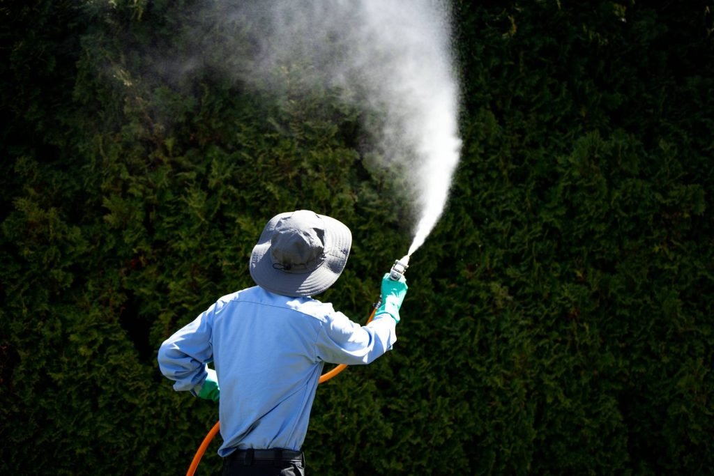 pre-emergent weed control service by Colonial Lawn & Garden in Richland