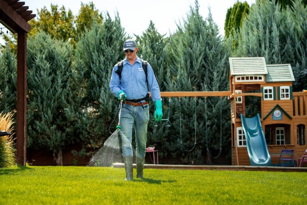 pre-emergent weed control services in Kennewick